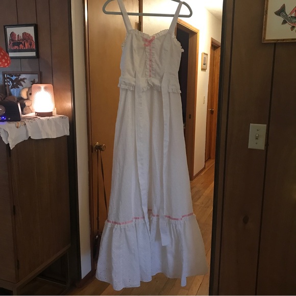 Vintage eyelet lace bodice- 1970s maxi dress - Picture 9 of 9